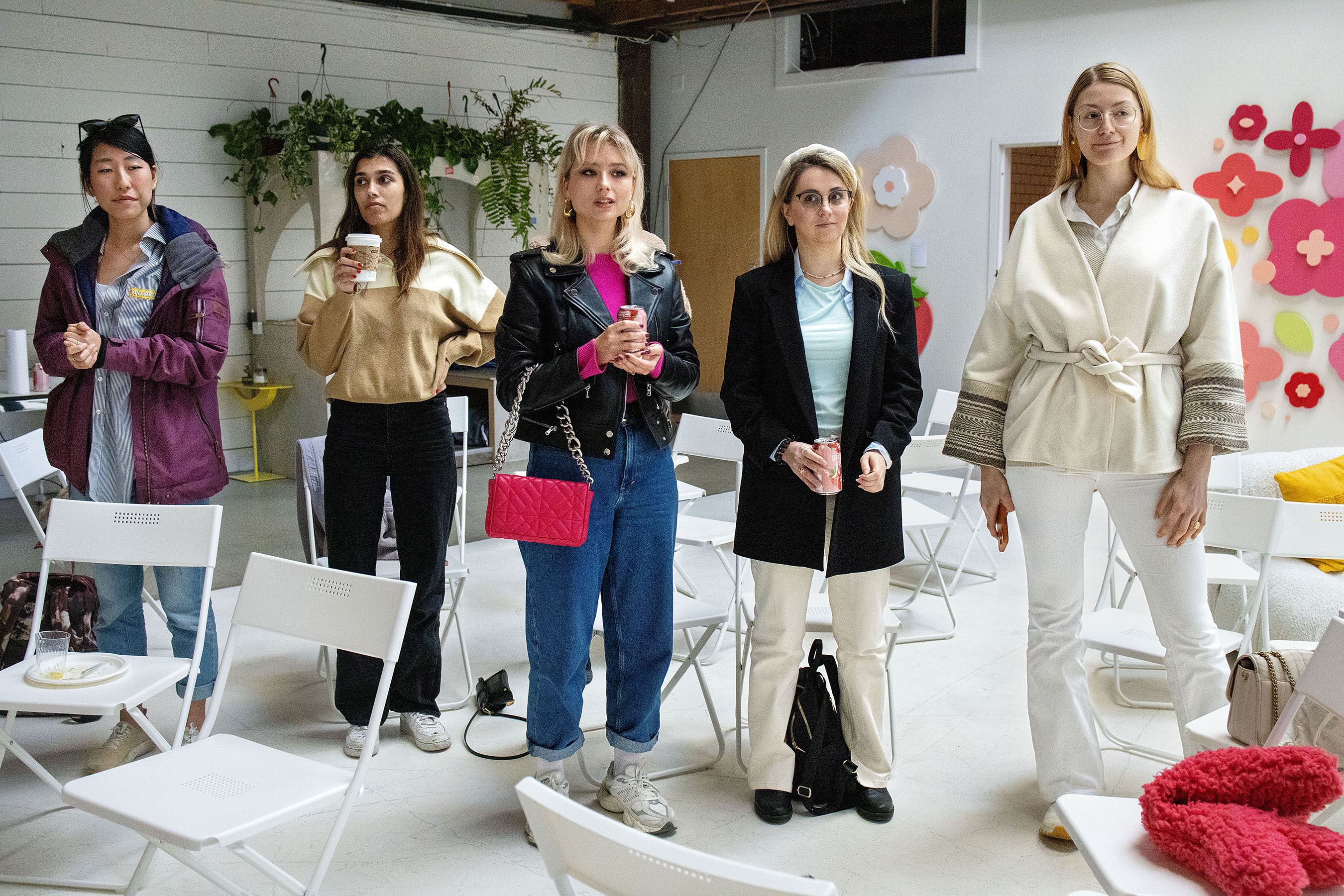 EXTRA: The event was meant to foster support and inclusion for women in the male-dominated industry. // Tammie Siew, a partner of the venture capital firm Pebblebed, (left) and attendees of a “Women in AI Lunch” stand together before breaking into a mingling game during the event at Pebblebed’s office in San Francisco, Calif., on Sunday, February 19, 2023. The event, which gathered women working in AI for an afternoon of meeting each other, discussing their projects and exchanging contacts, was co-hosted by the organization Cerebralvalley.ai and the company Speedify.ai with help from and organizing from Siew and Pebblebed.